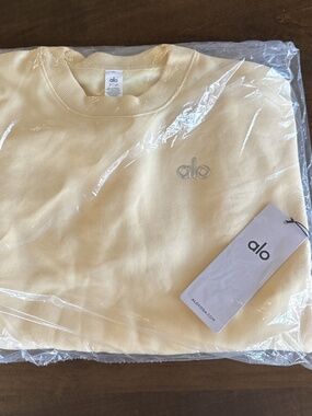 Alo Yoga Accolade Crew Neck Pullover Candlelight Yellow Size SMALL
